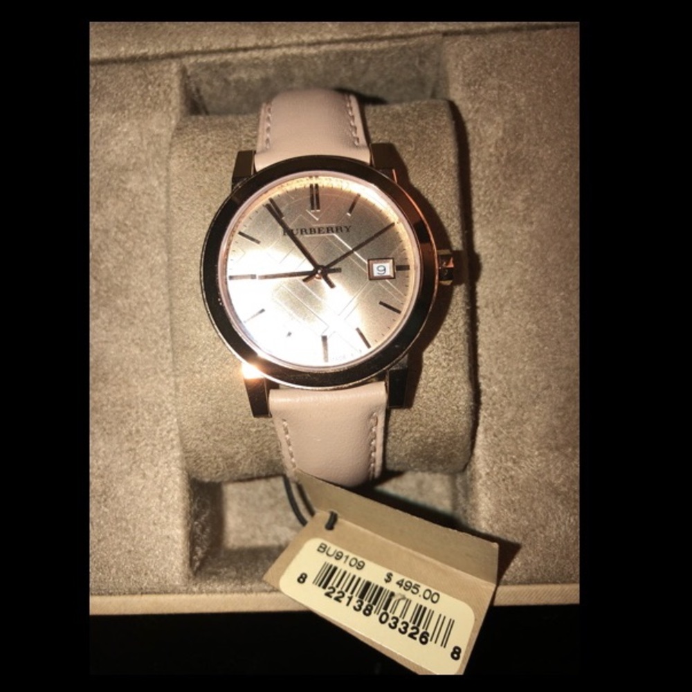** Burberry watch never worn** - Picture 2 of 3